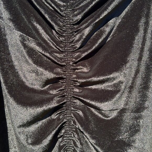 ~e New Torrid shirred off the shoulder top - Picture 4 of 7